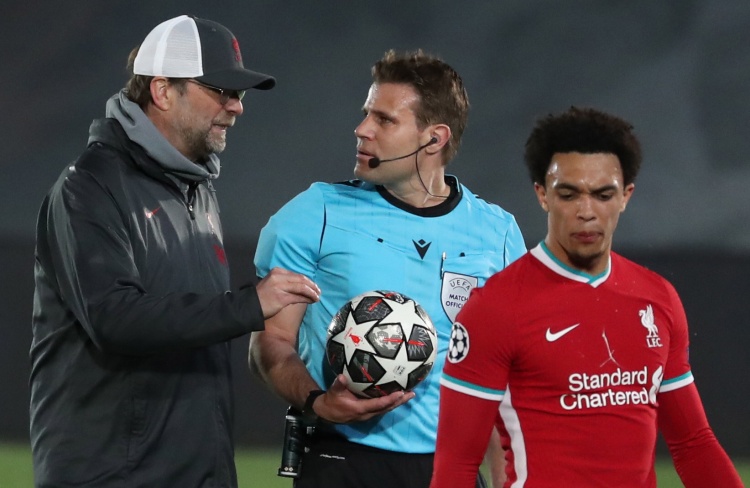 德甲焦点战：斯图加特主场阻击勒沃库森，谁能笑