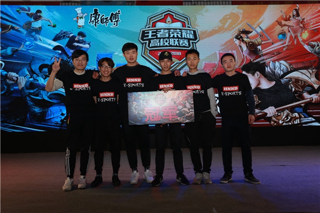 虽然两人在 虽然两人在