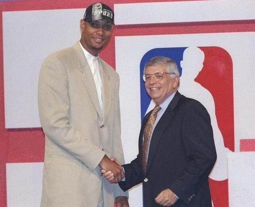 中留下了深 中留下了深