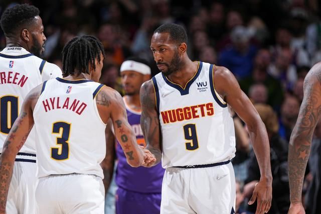 像多米诺骨